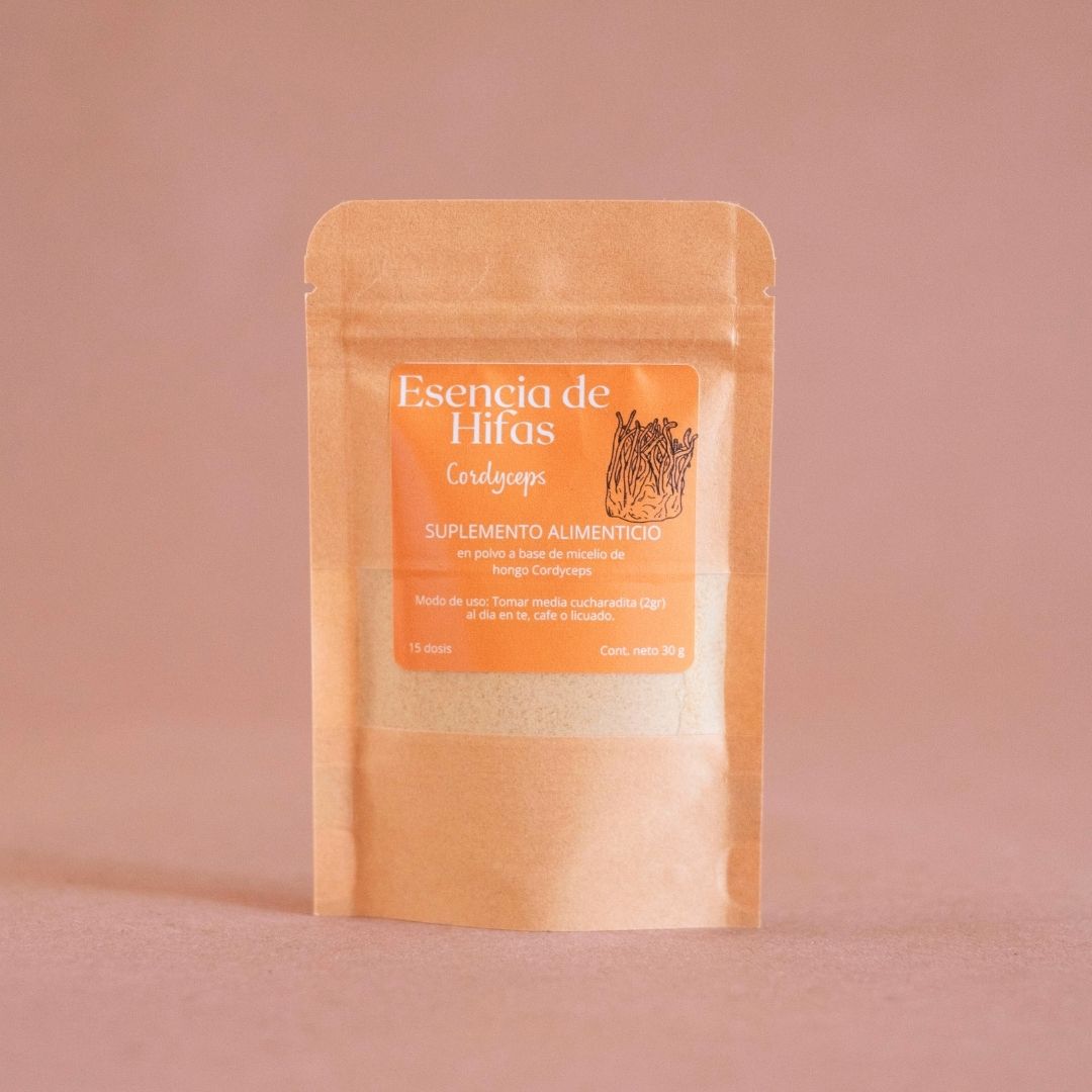 Suplemento natural en polvo a base del hongo adaptógeno Cordyceps.